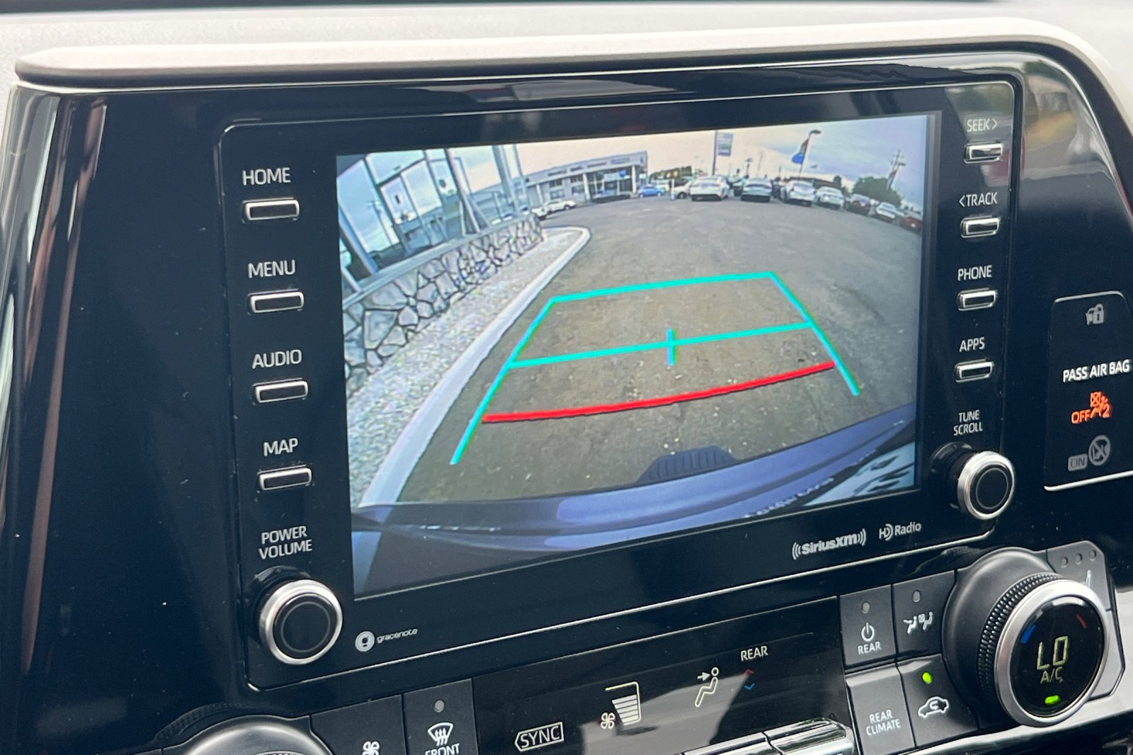 2021 Toyota Highlander XLE photo 14