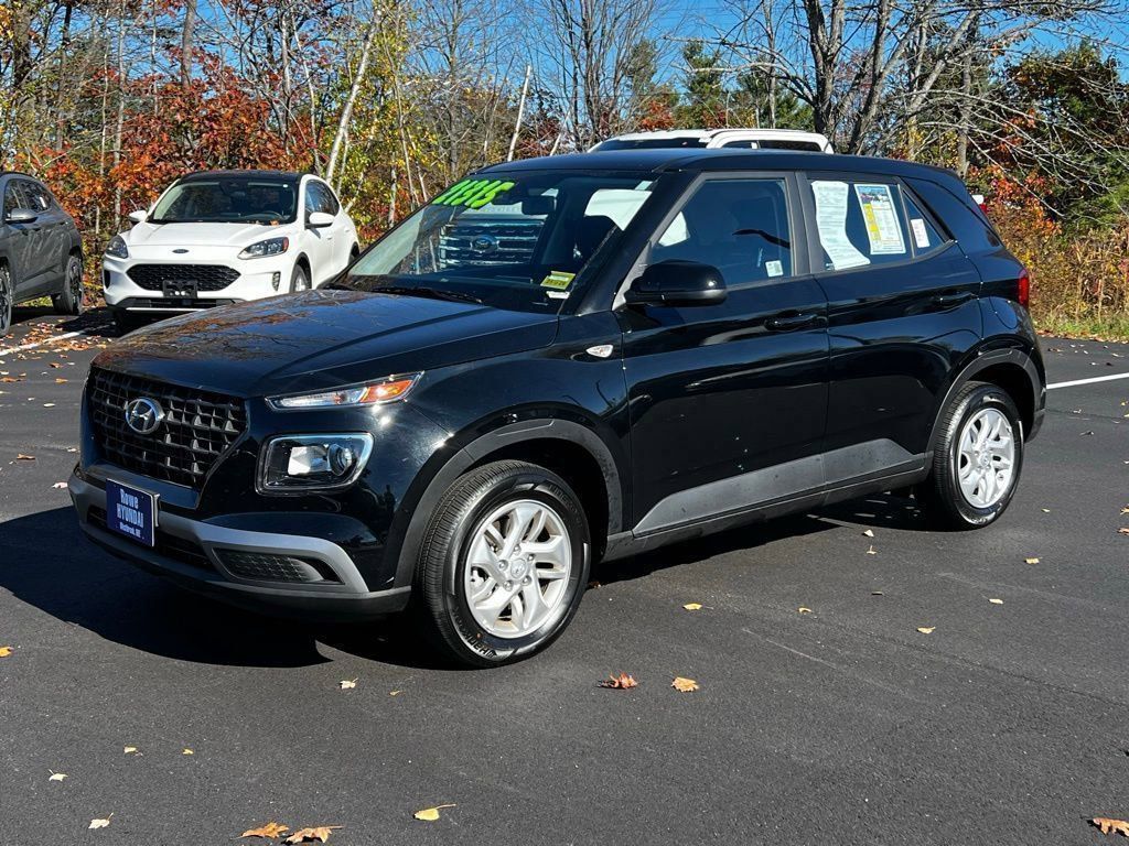 2025 Hyundai Venue SE photo 3
