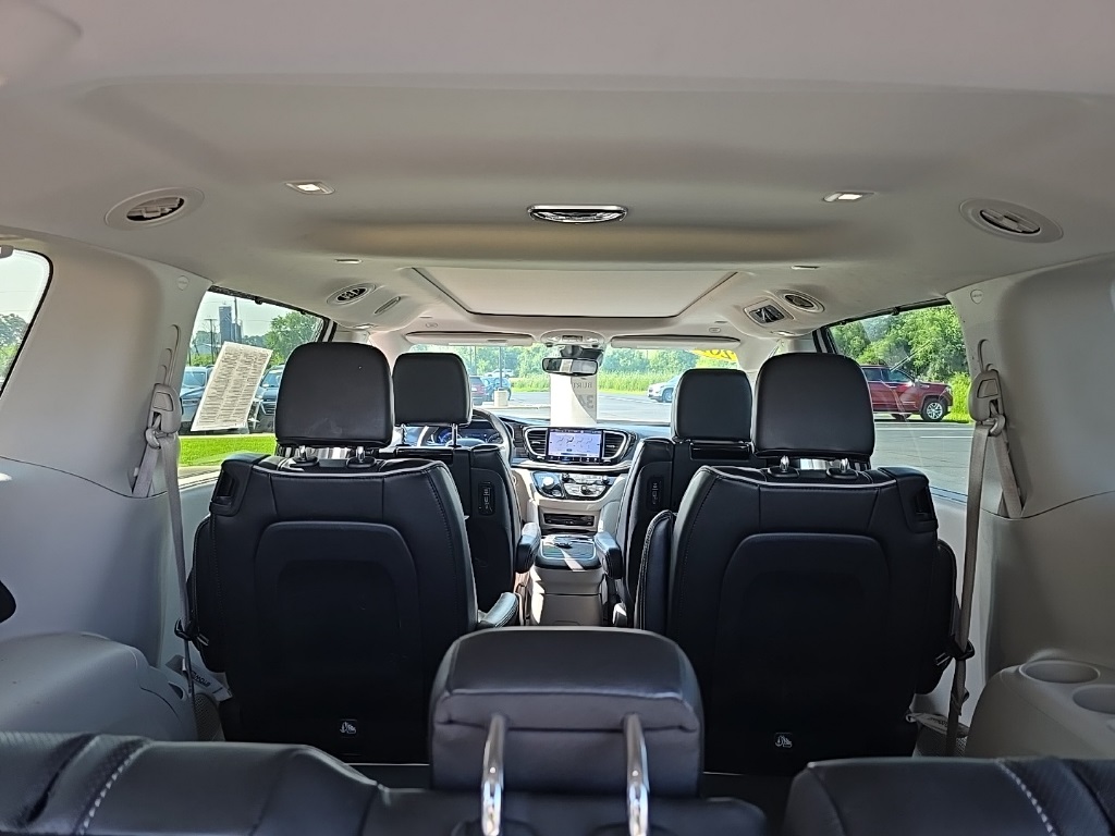 2022 Chrysler Pacifica Limited photo 9