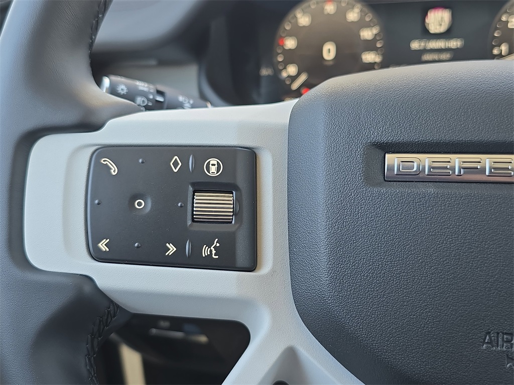 2025 Land Rover Defender 130 S photo 13