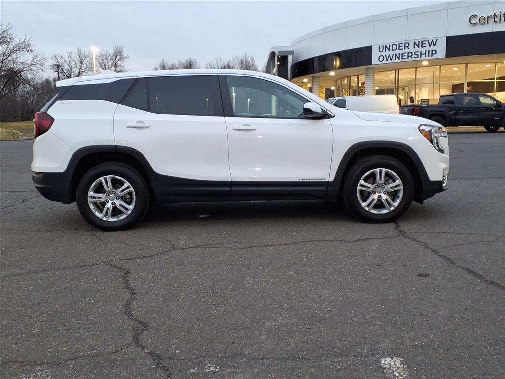 2023 GMC Terrain SLE's photo
