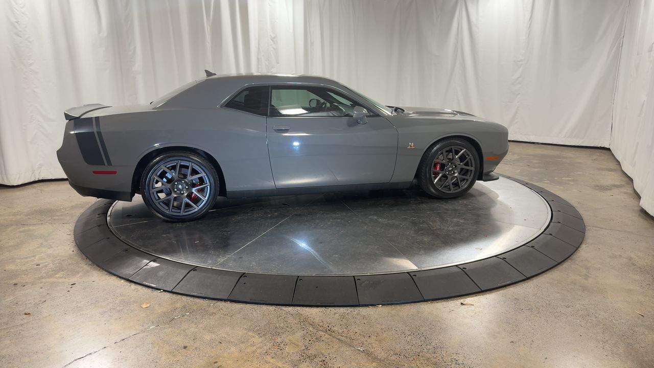 2017 Dodge Challenger R/T Scat Pack photo 2