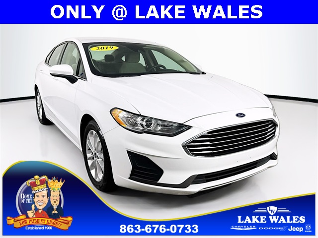 2019 Ford Fusion SE's photo