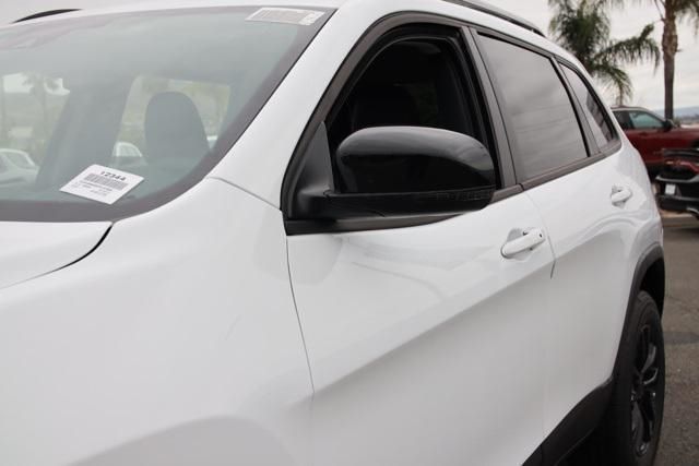 New 2023 Bright White Clear-Coat Exterior Paint Jeep Altitude Lux image 11