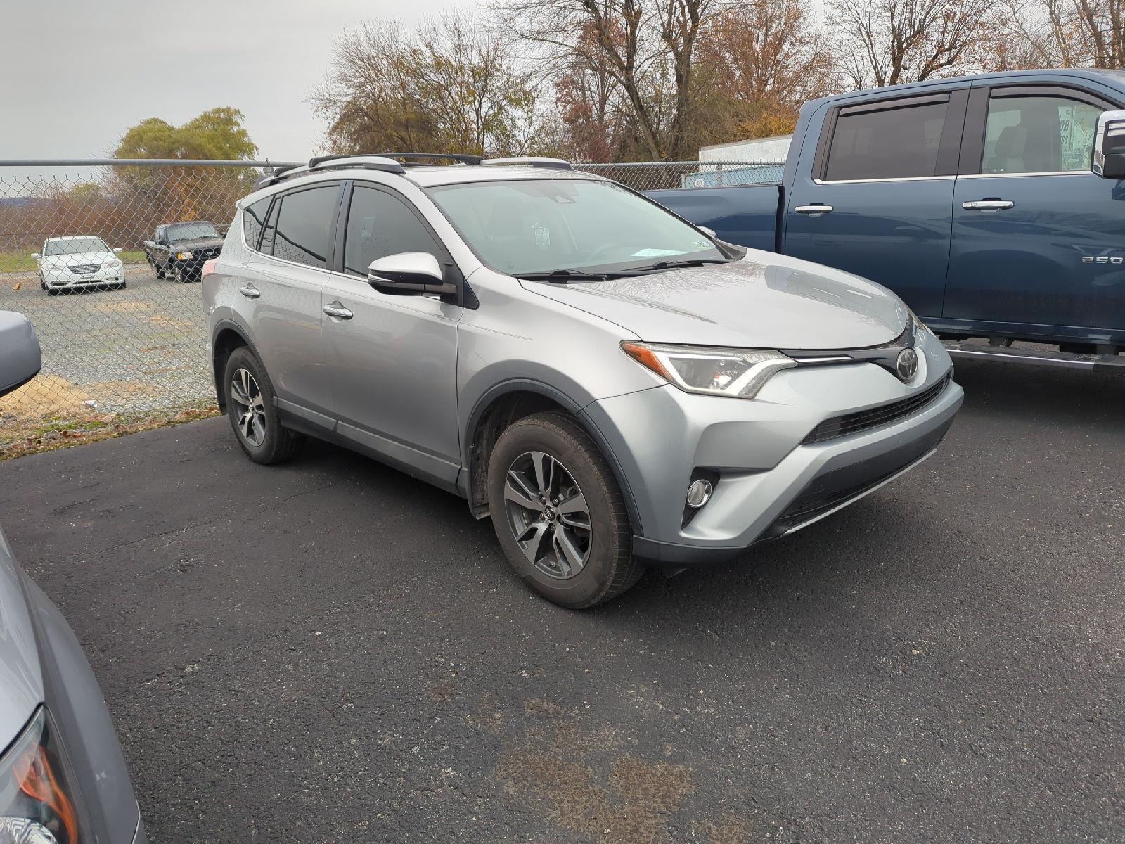 2017 Toyota RAV4 XLE photo 2