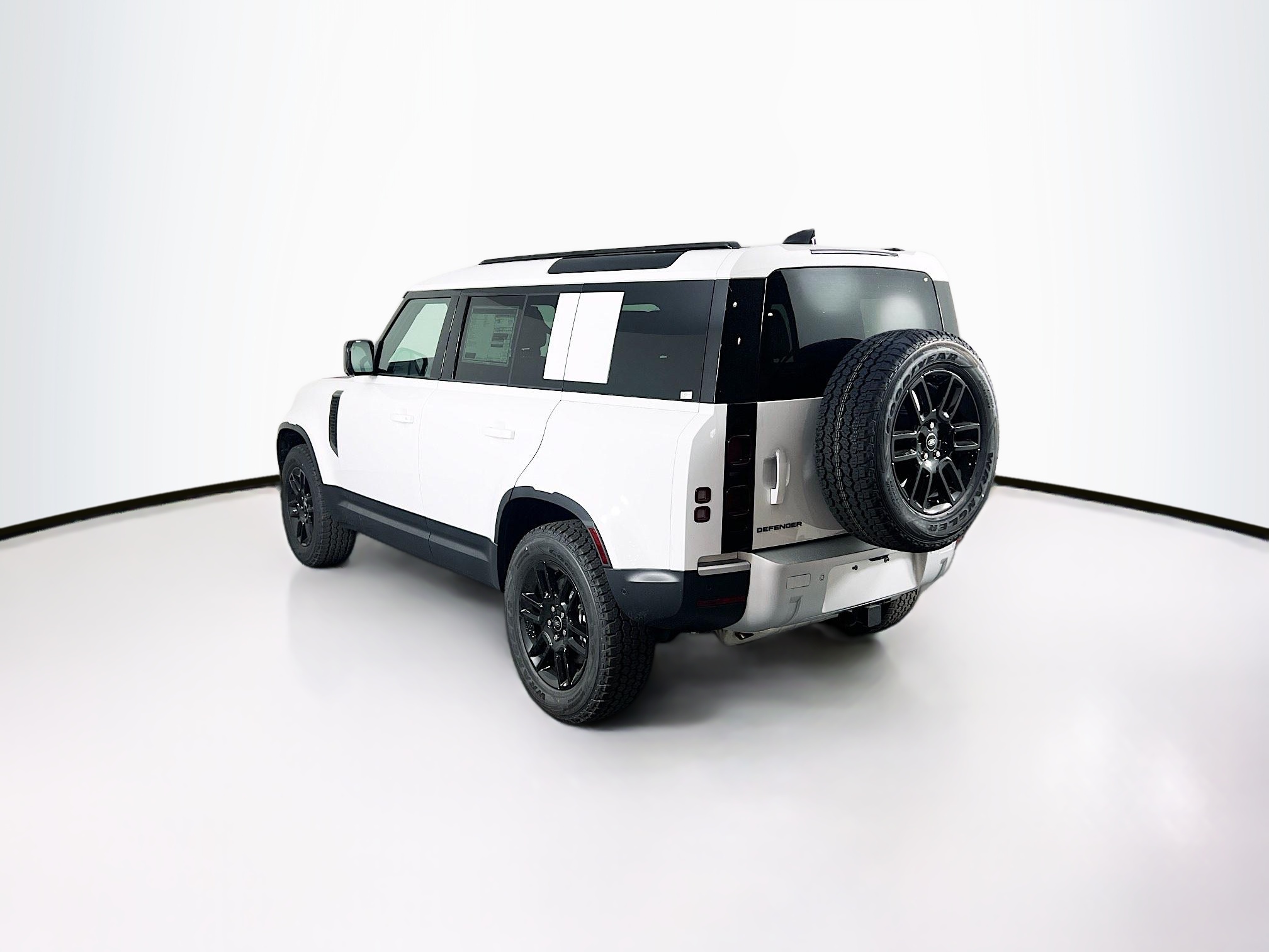 2025 Land Rover Defender 110 S photo 2
