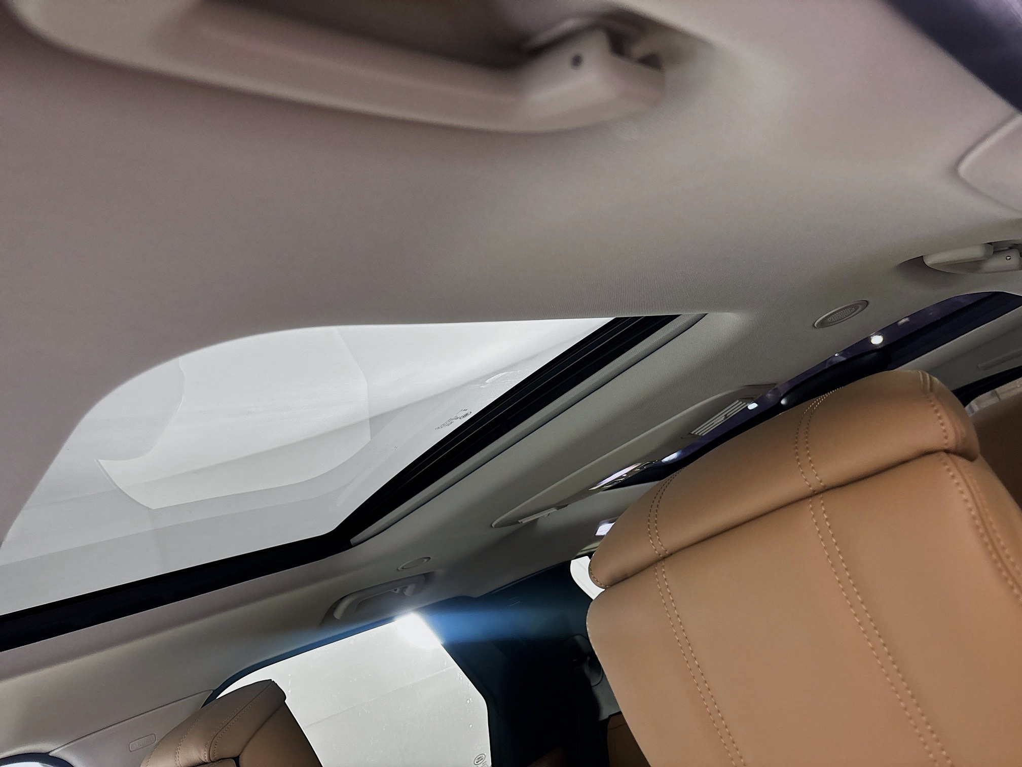 2025 Land Rover Discovery Metropolitan Edition photo 14