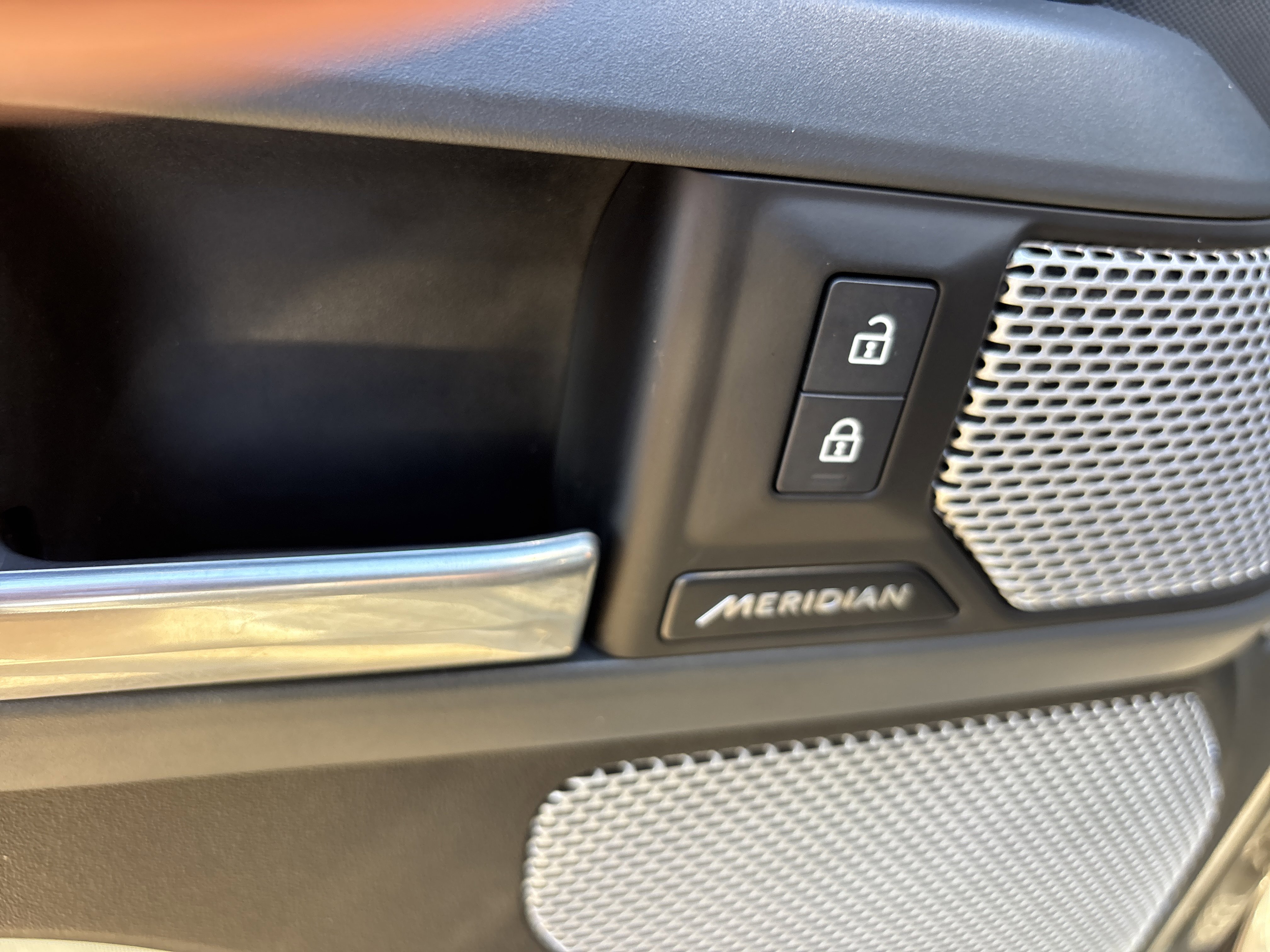 2023 Land Rover Defender 130 X photo 3