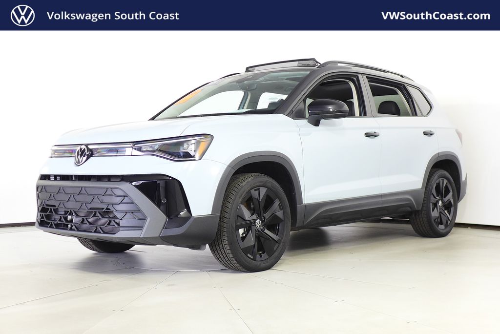 2025 Volkswagen Taos SE Black's photo