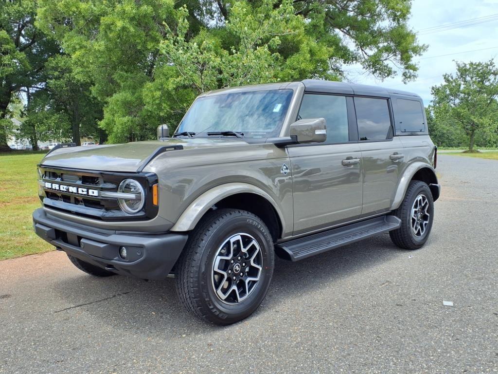 2025 Ford Bronco 4-Door Outer Banks's photo
