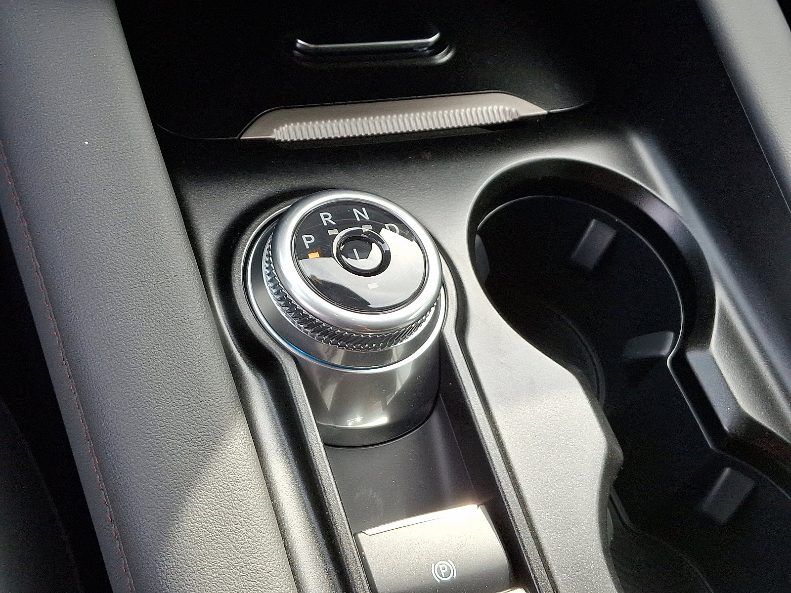 2025 Ford Explorer photo 4