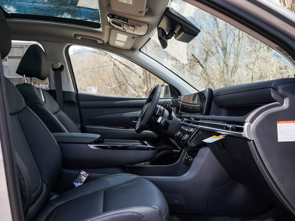 2025 Hyundai Tucson Hybrid Limited photo 9