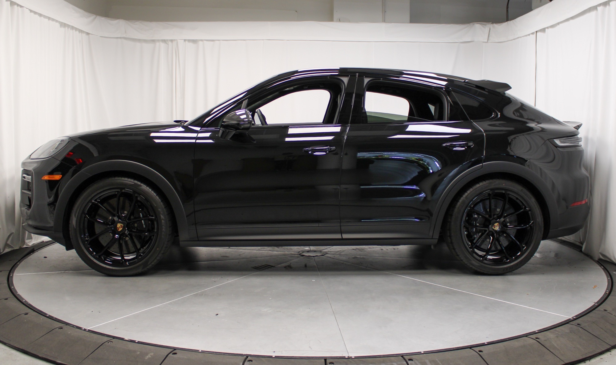 2025 Porsche Cayenne Coupe Turbo GT photo 2