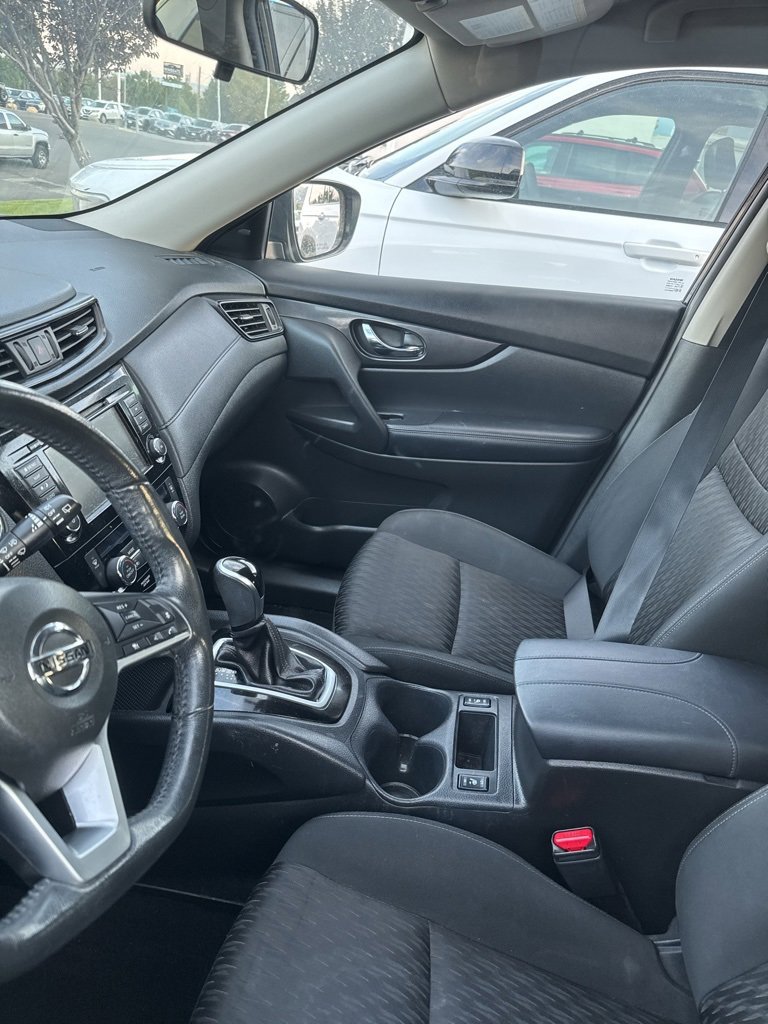 2018 Nissan Rogue SV photo 18