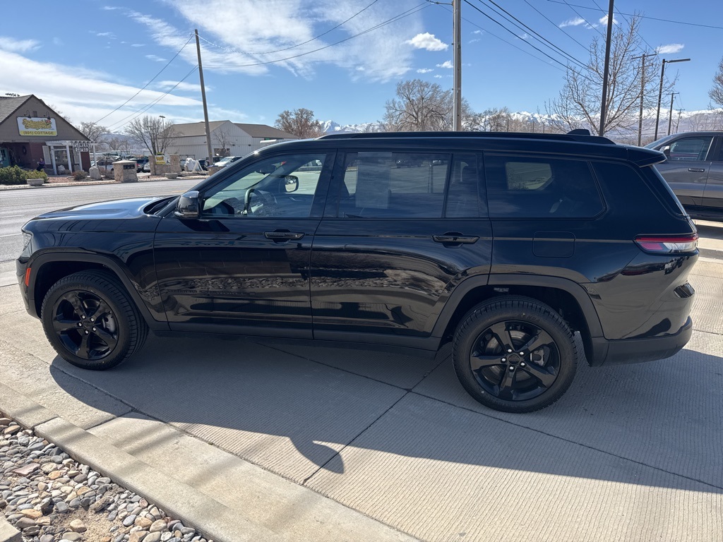 2023 Jeep Grand Cherokee Altitude photo 3
