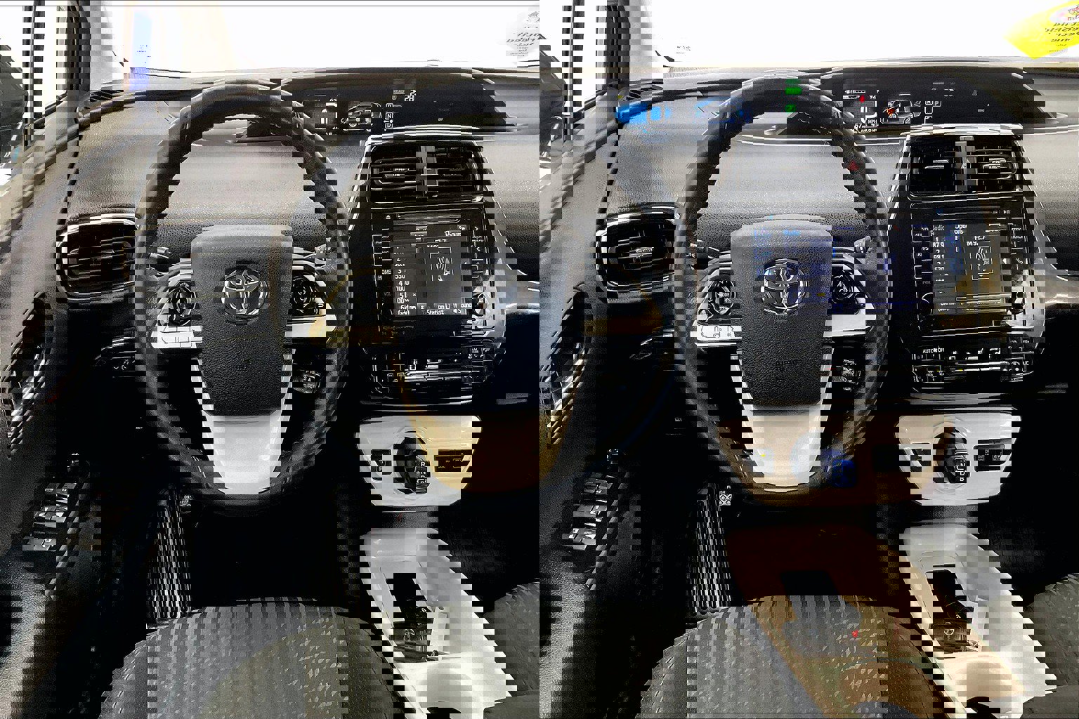 2016 Toyota Prius Three photo 3