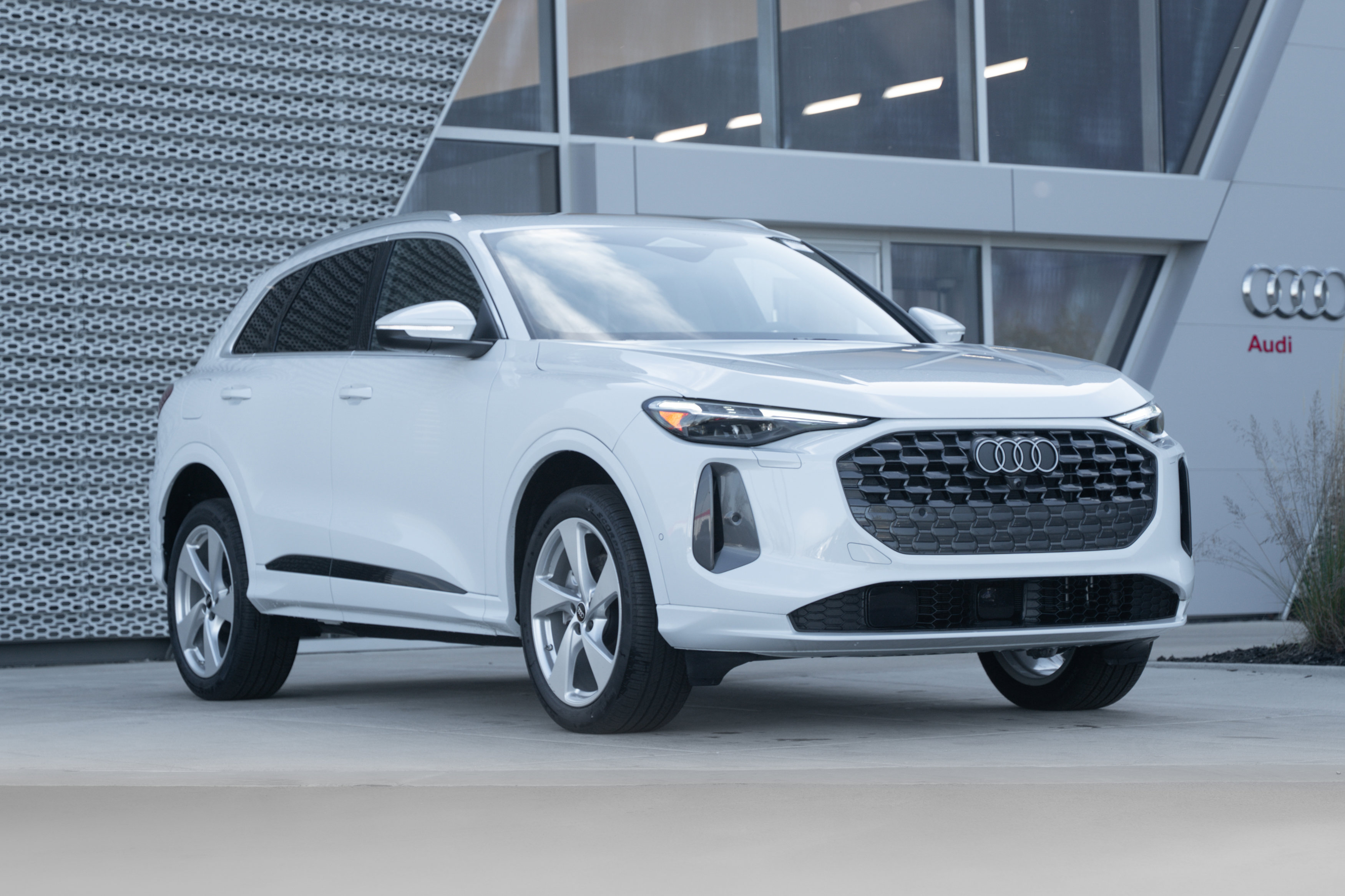 2025 Audi New Q5 Premium Plus's photo