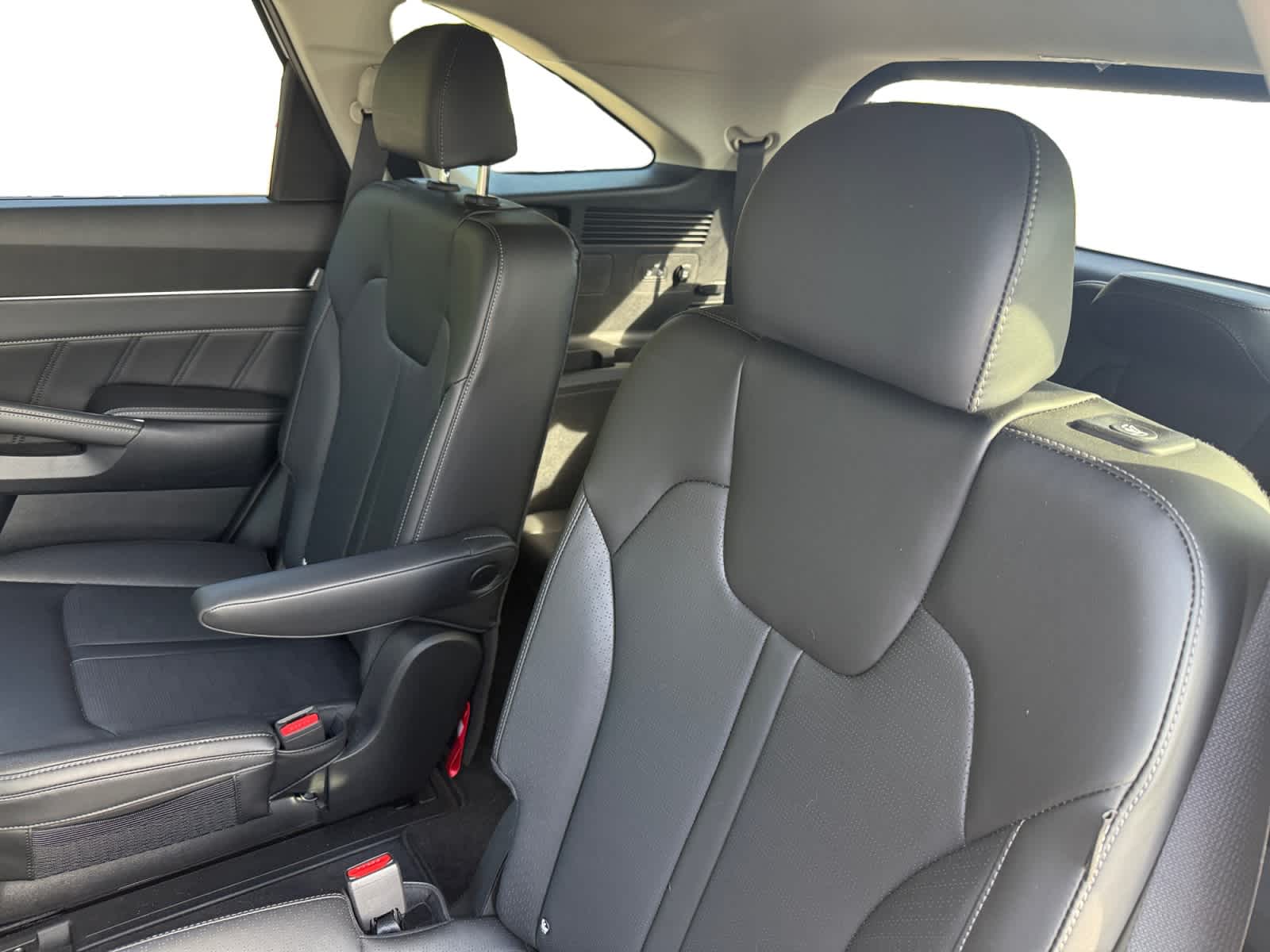 2025 Kia Sorento SX photo 9