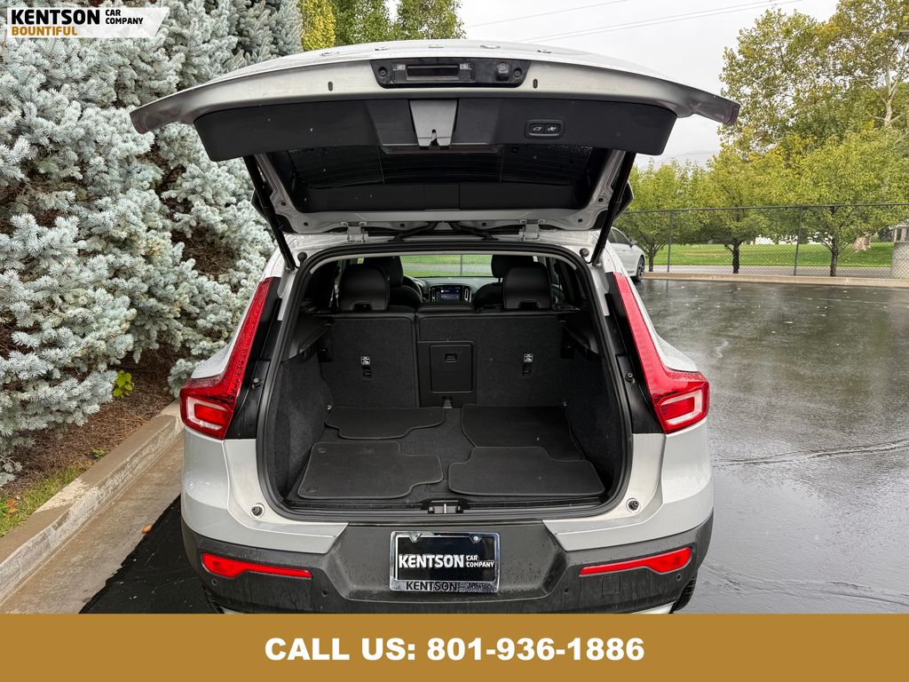 2025 Volvo XC40 Core photo 22