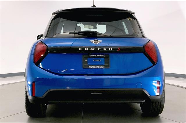 2025 Mini Cooper S Hardtop 2 Door Iconic photo 3