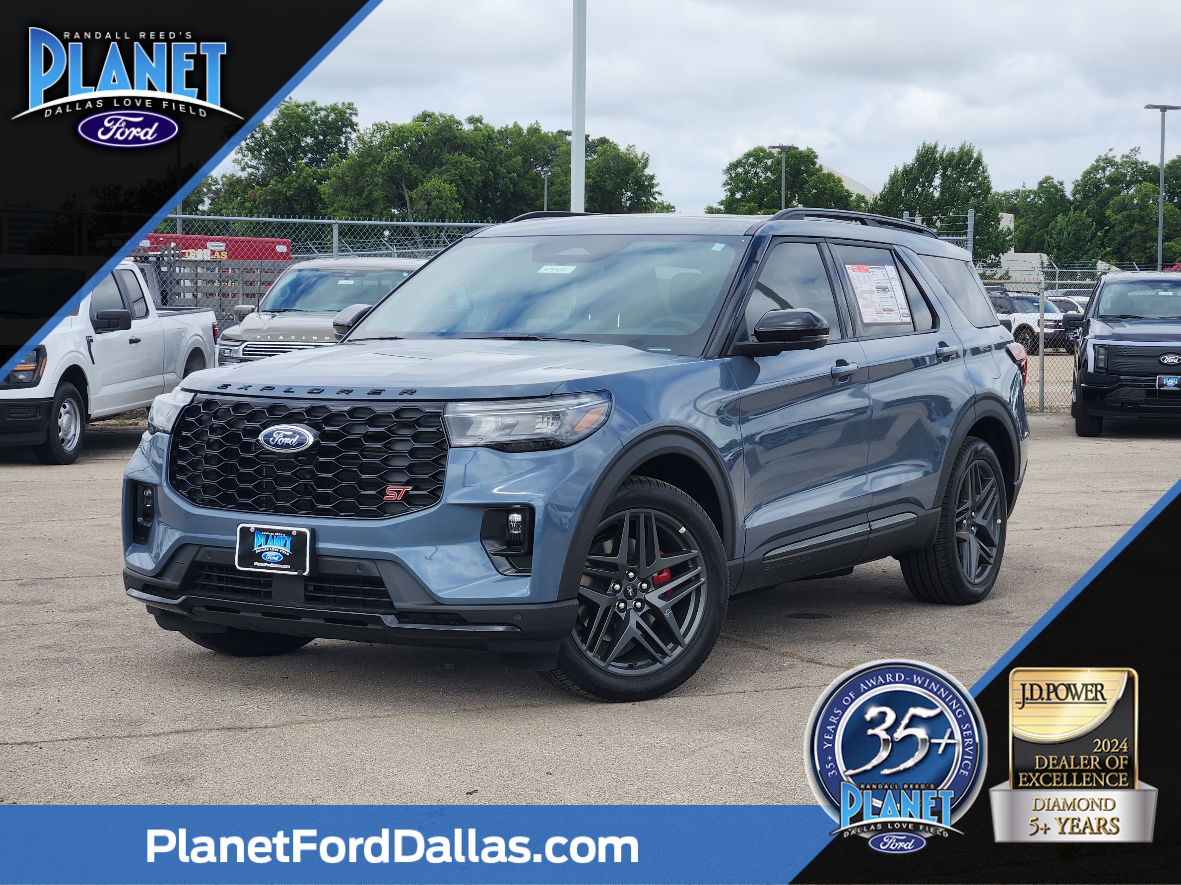 2025 Ford Explorer ST's photo