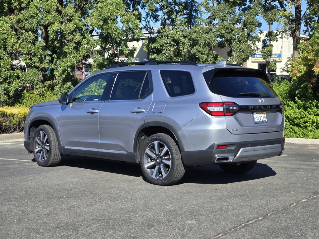 2024 Honda Pilot Touring photo 3