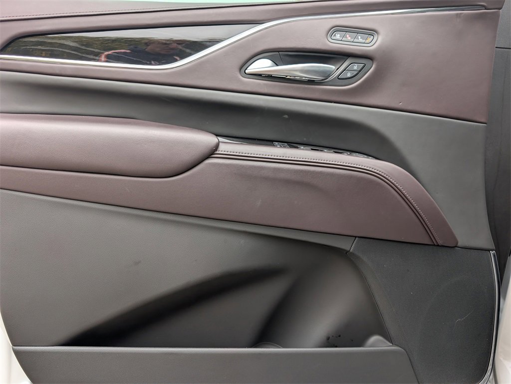 2024 Cadillac Escalade V-Series photo 11