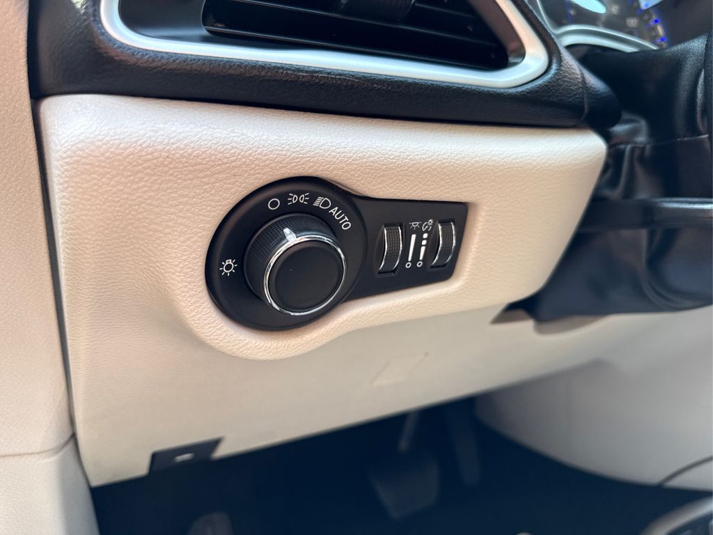 2020 Chrysler Voyager LXi photo 31