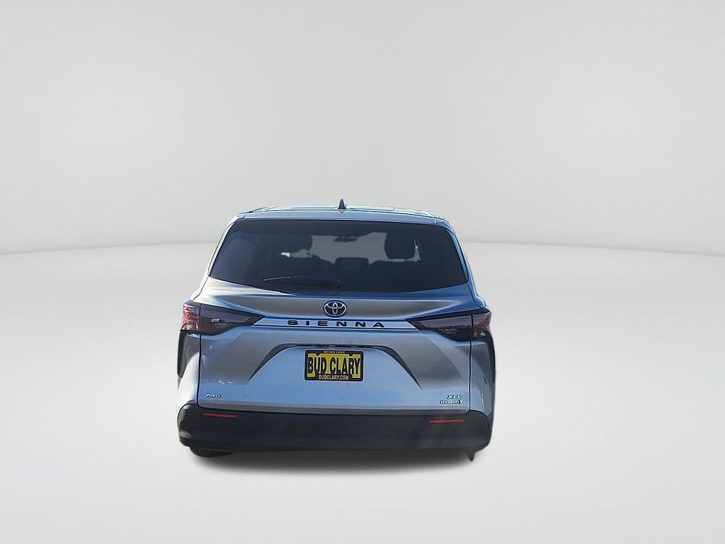 2023 Toyota Sienna XLE photo 4