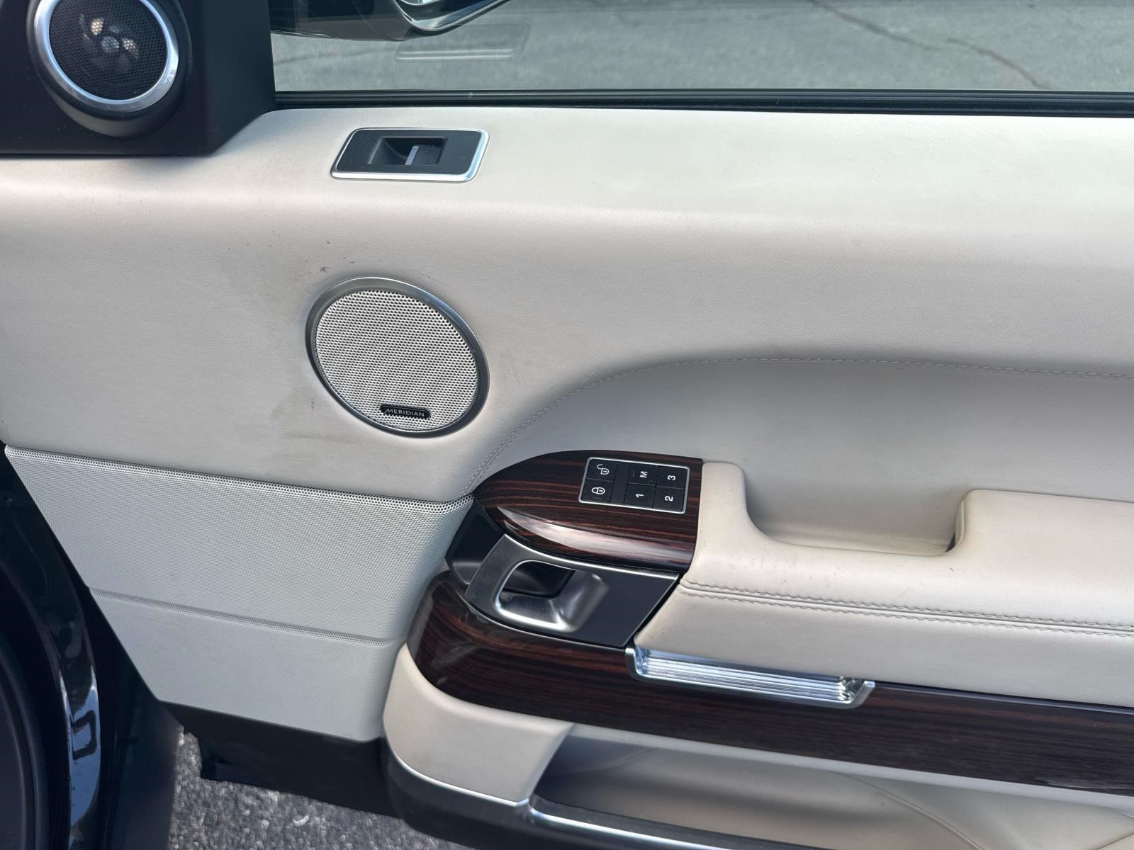 2015 Land Rover Range Rover Autobiography photo 13