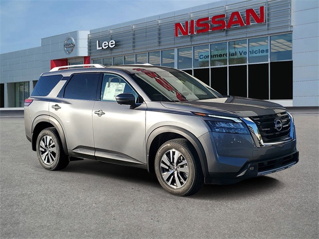 2025 Nissan Pathfinder SL's photo