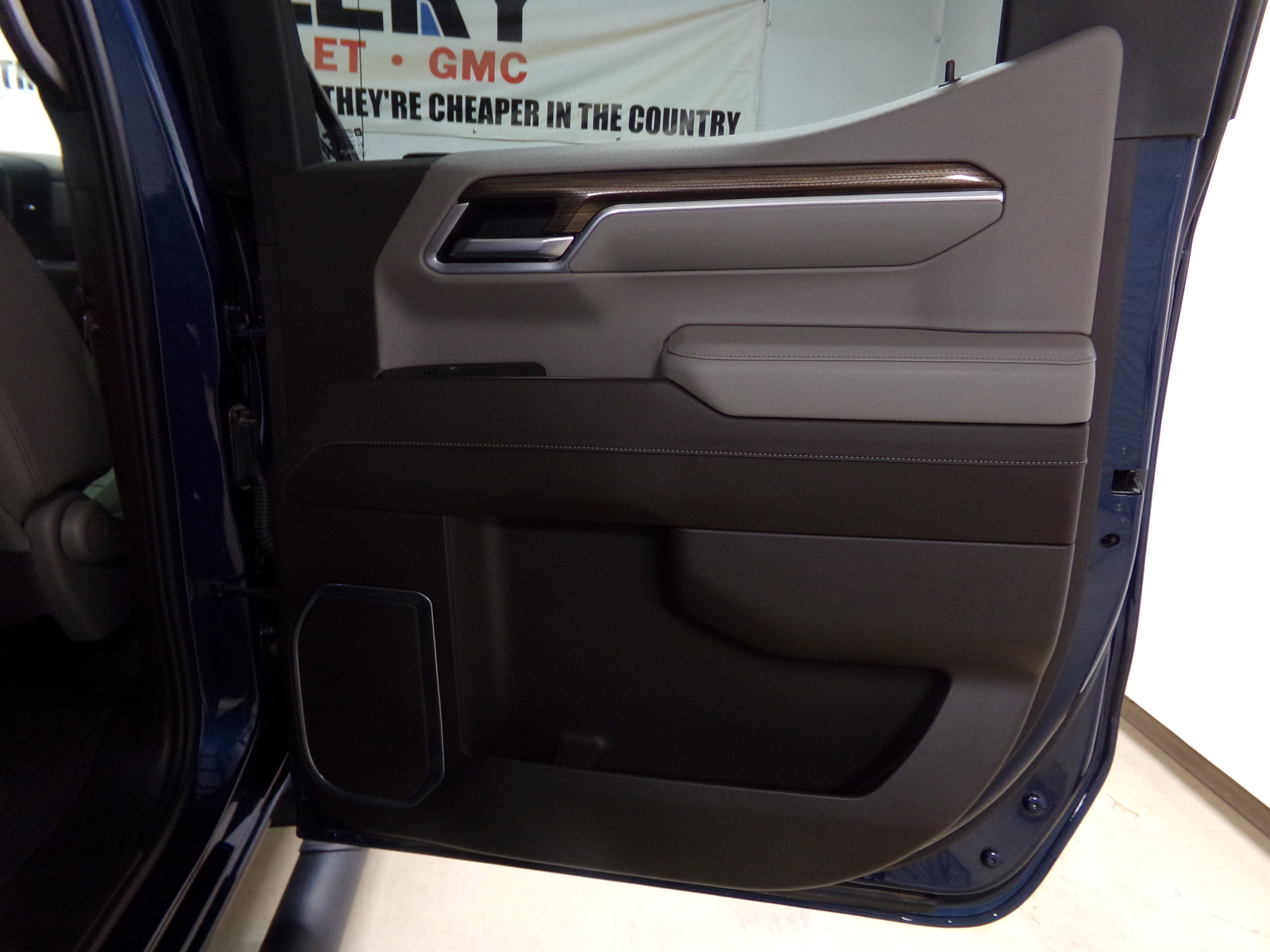 2022 Chevrolet Silverado 1500 RST photo 4