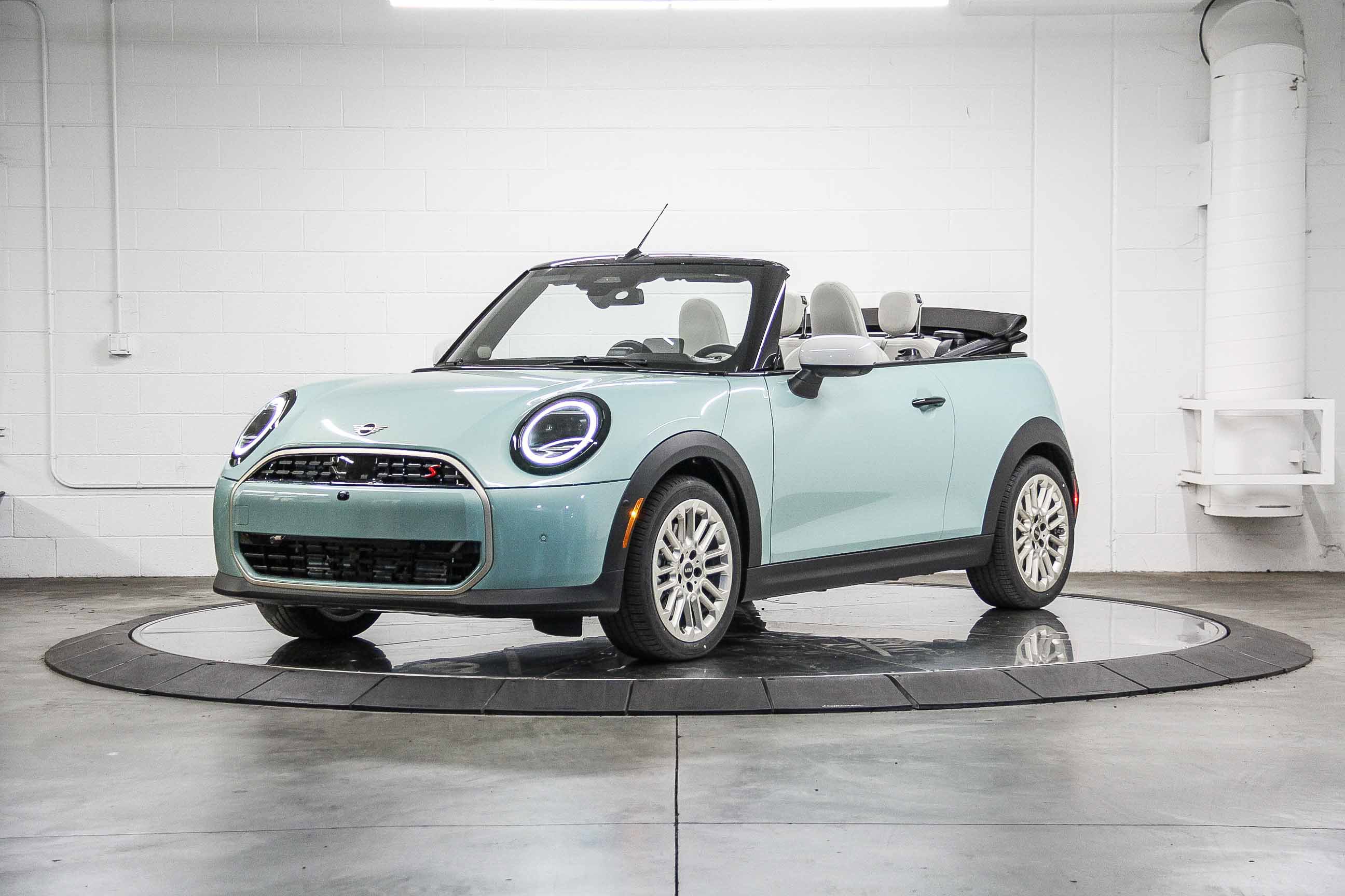 2026 Mini Cooper Convertible Iconic photo 9