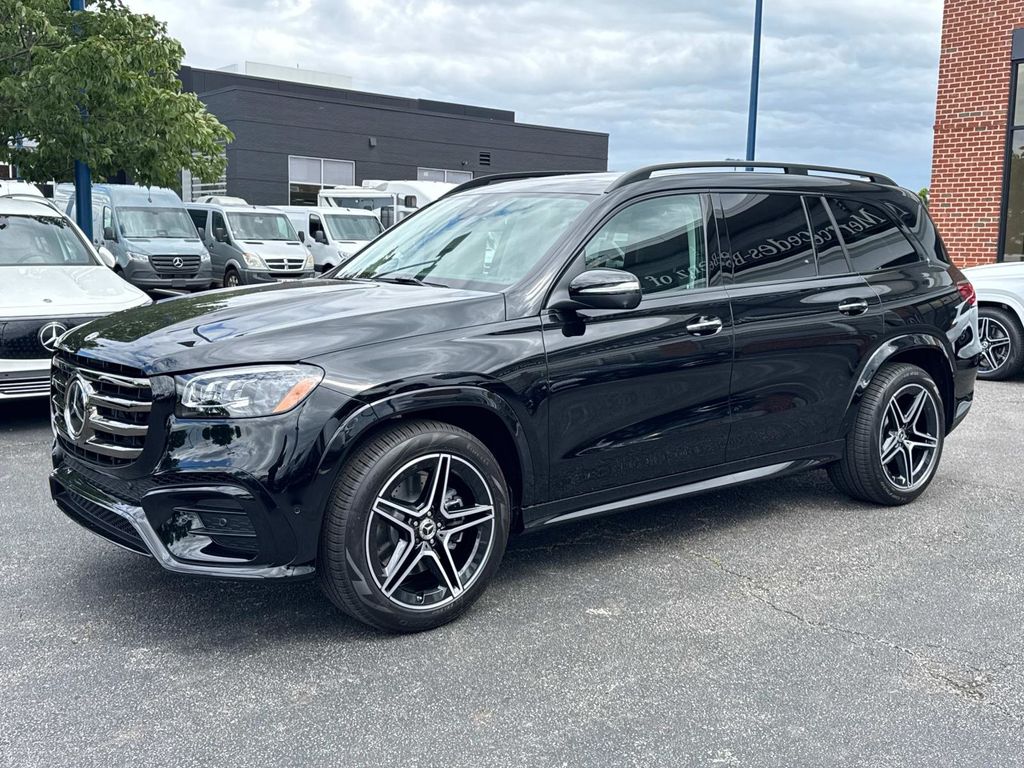 2025 Mercedes Benz GLS 450 4MATIC photo 3