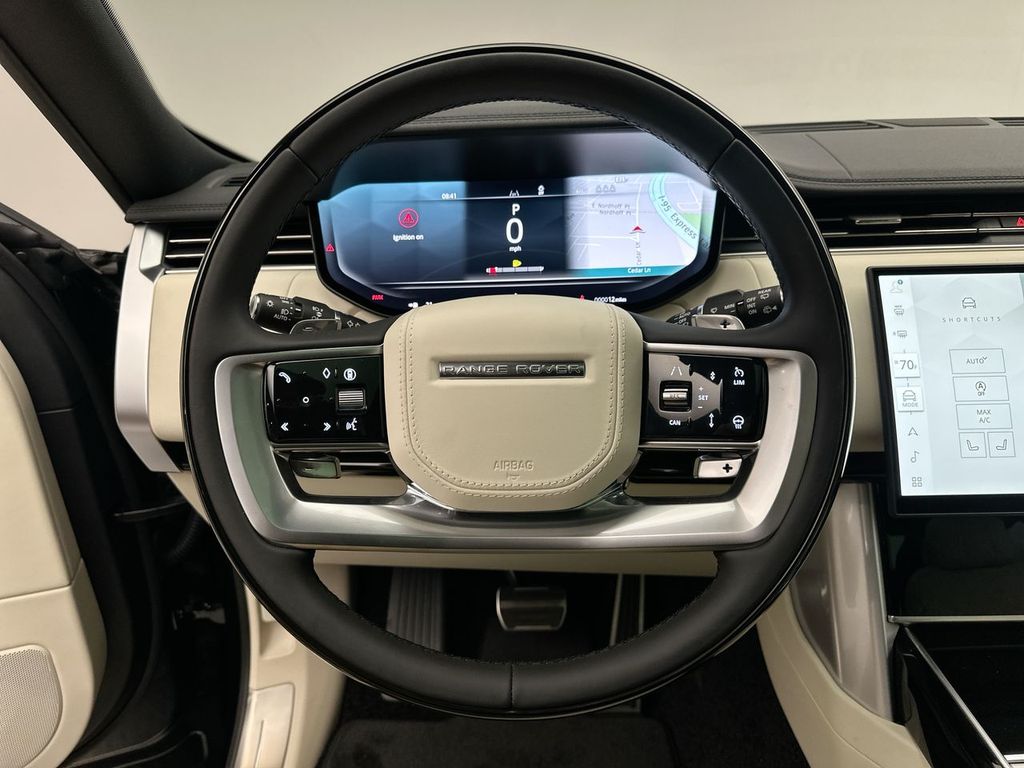 2025 Land Rover Range Rover SE photo 12