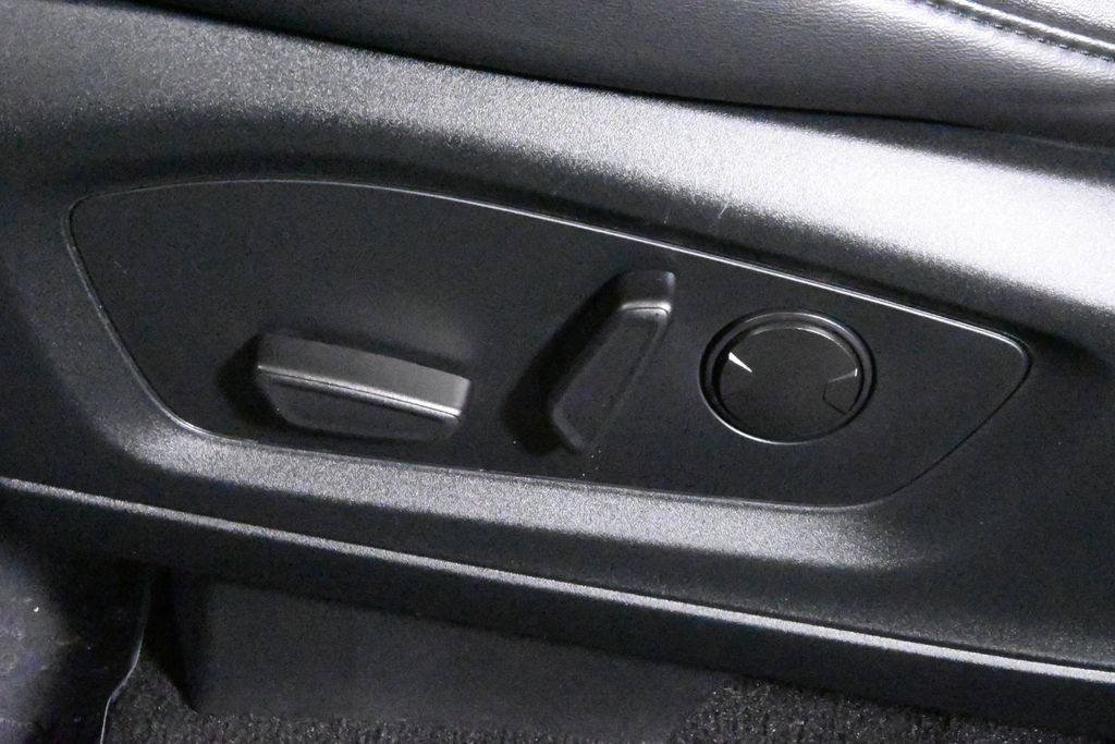 2023 Ford Explorer XLT photo 26