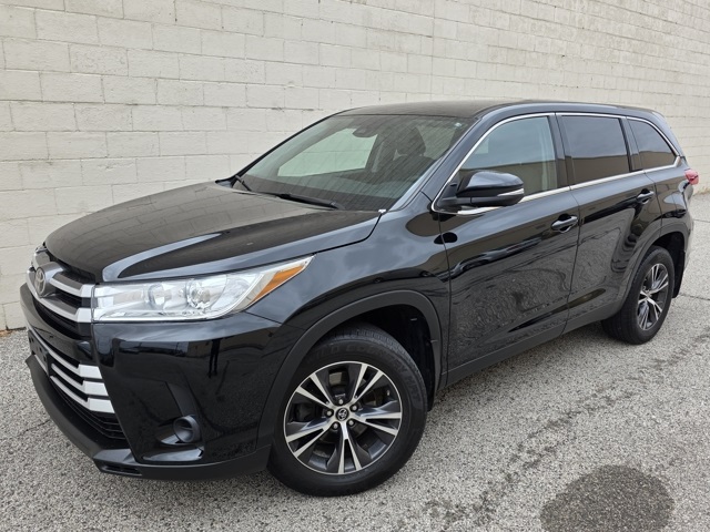 2019 Toyota Highlander LE's photo