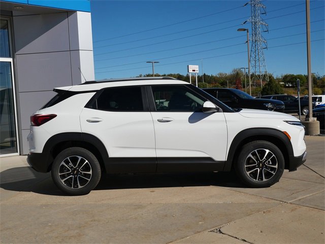 2026 Chevrolet Trailblazer LT photo 2