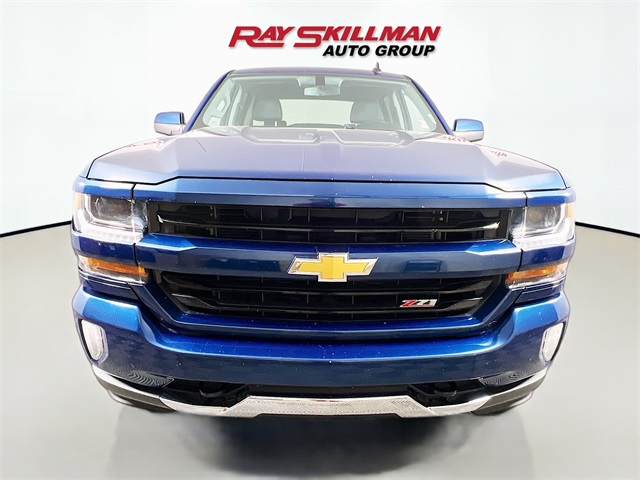 2017 Chevrolet Silverado 1500 LT photo 2