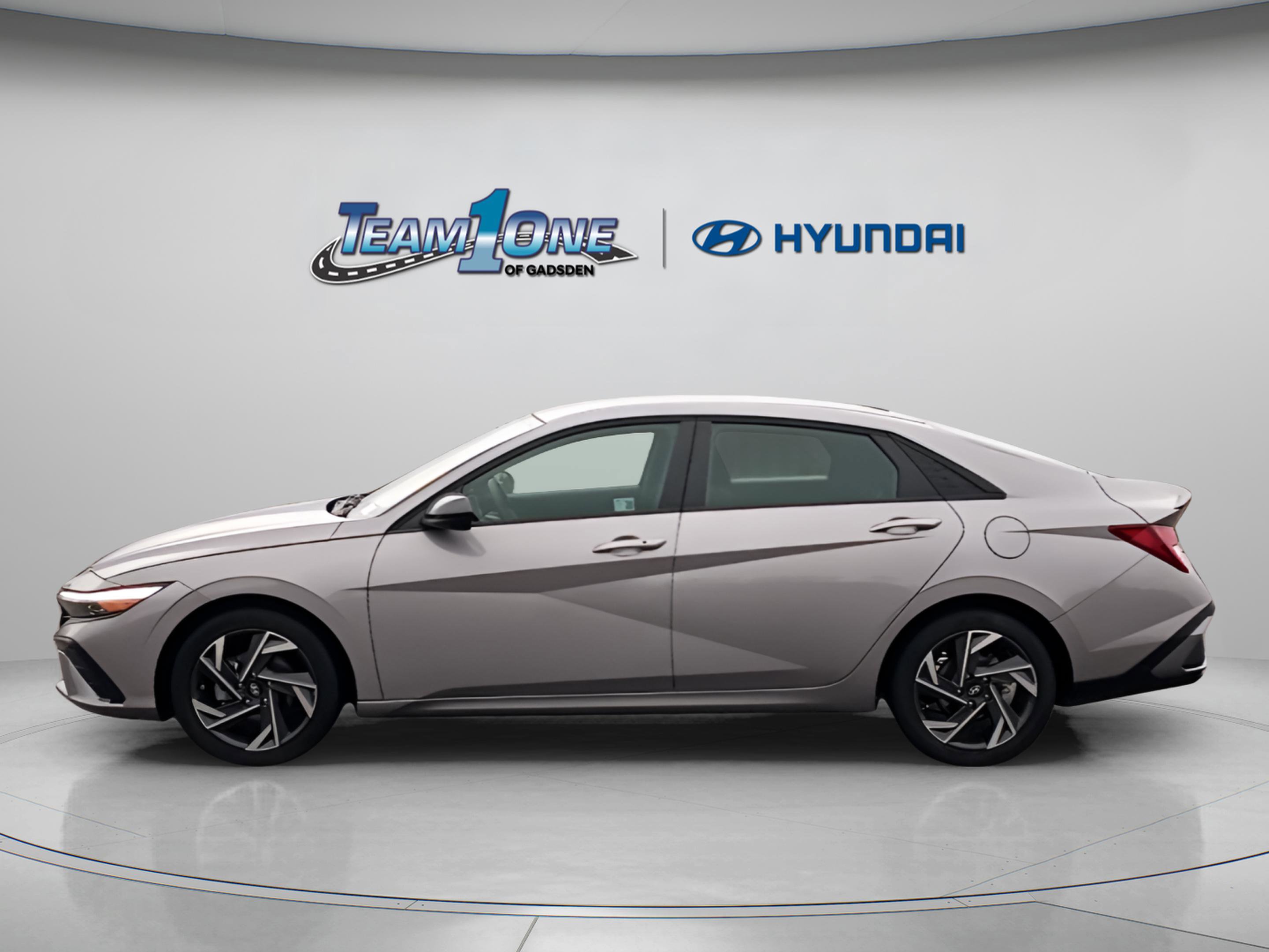 2025 Hyundai Elantra SEL Sport photo 3