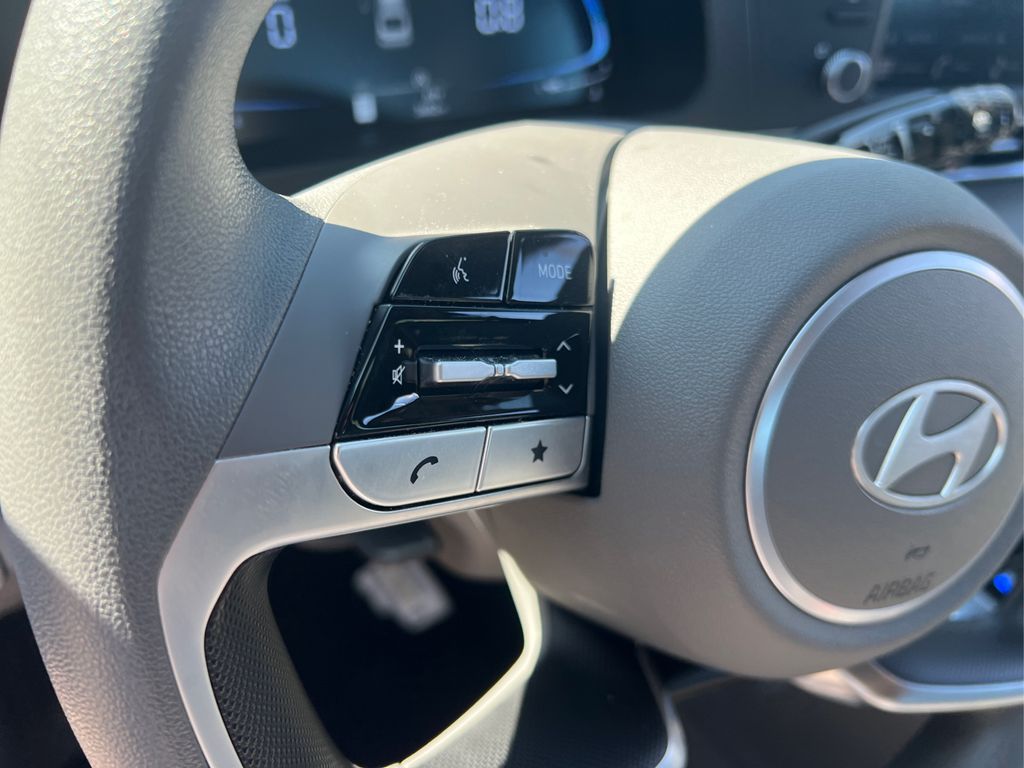 2025 Hyundai Elantra SE photo 18