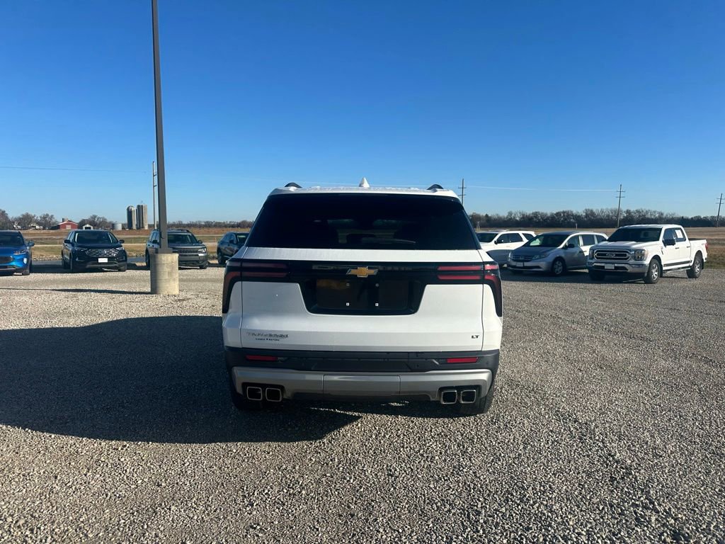 2024 Chevrolet Traverse photo 2
