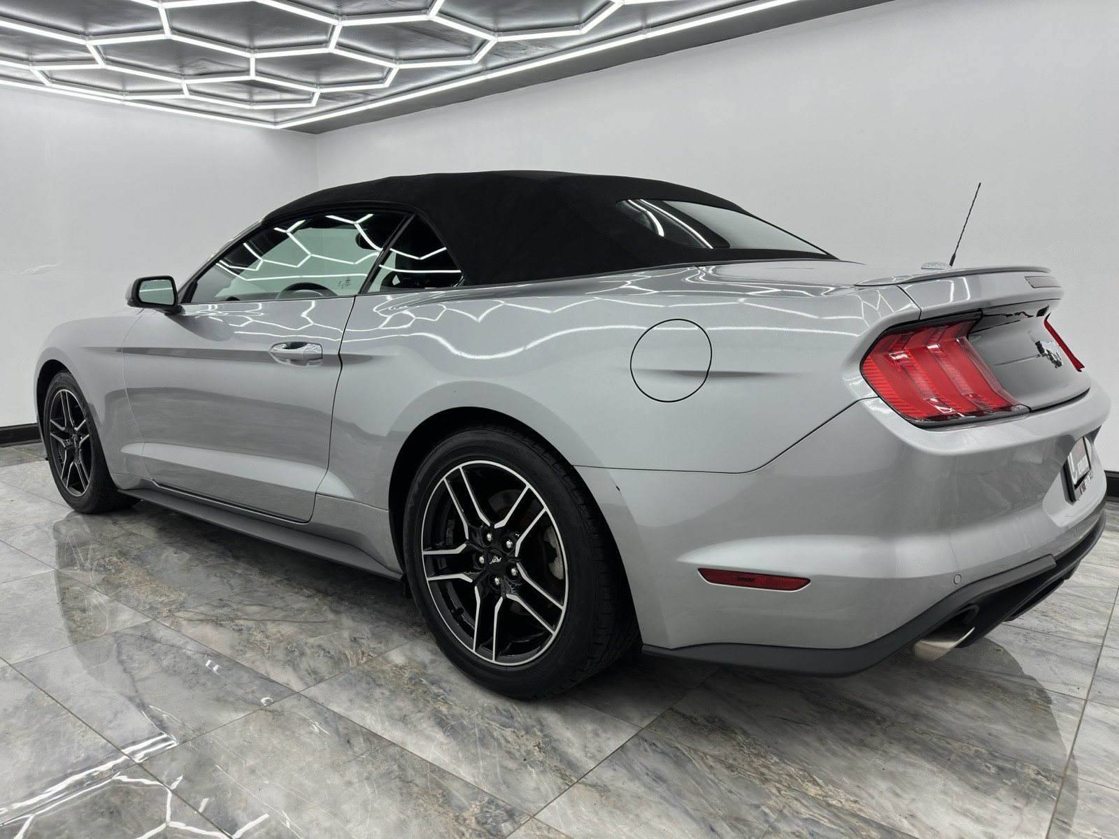 2021 Ford Mustang EcoBoost Premium photo 4