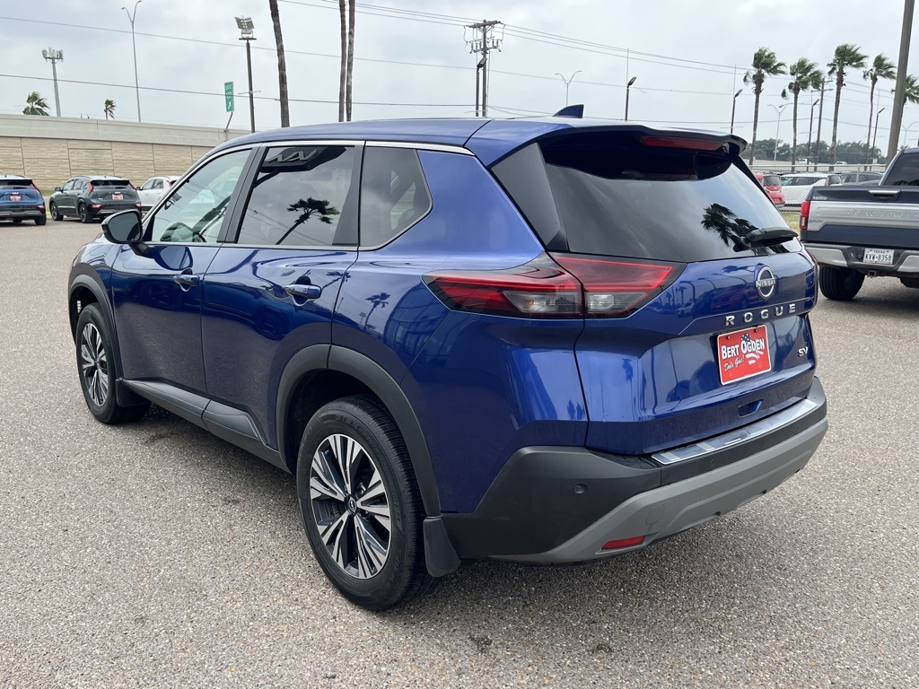 2022 Nissan Rogue SV photo 5