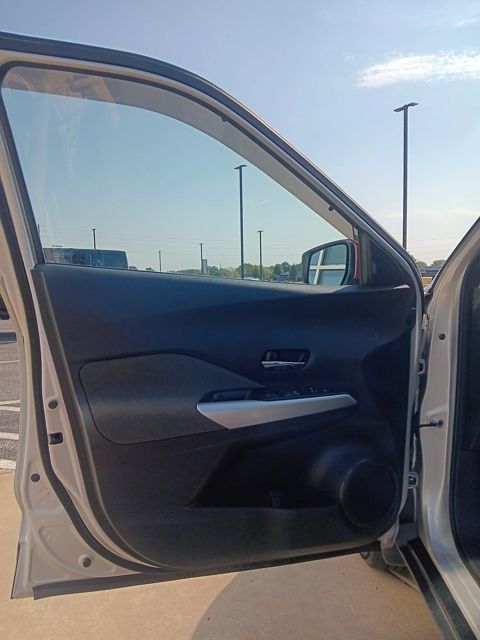 2020 Nissan Kicks SV photo 9