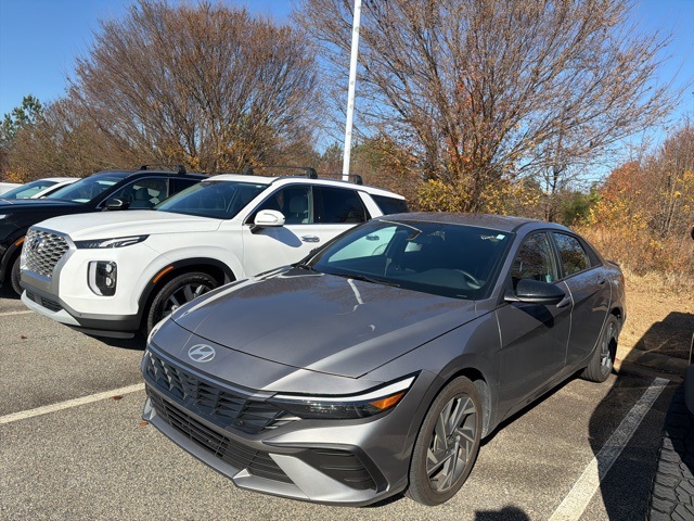 2025 Hyundai Elantra SEL's photo