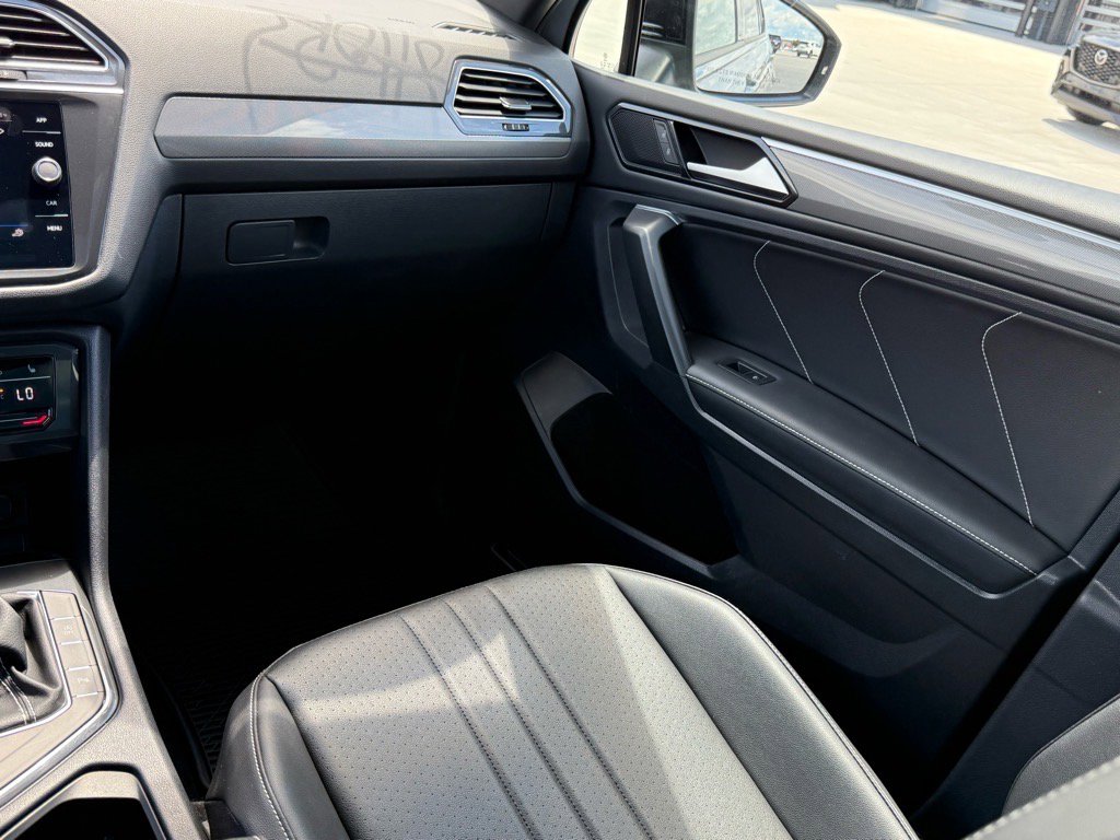 2023 Volkswagen Tiguan SE R-Line Black photo 11
