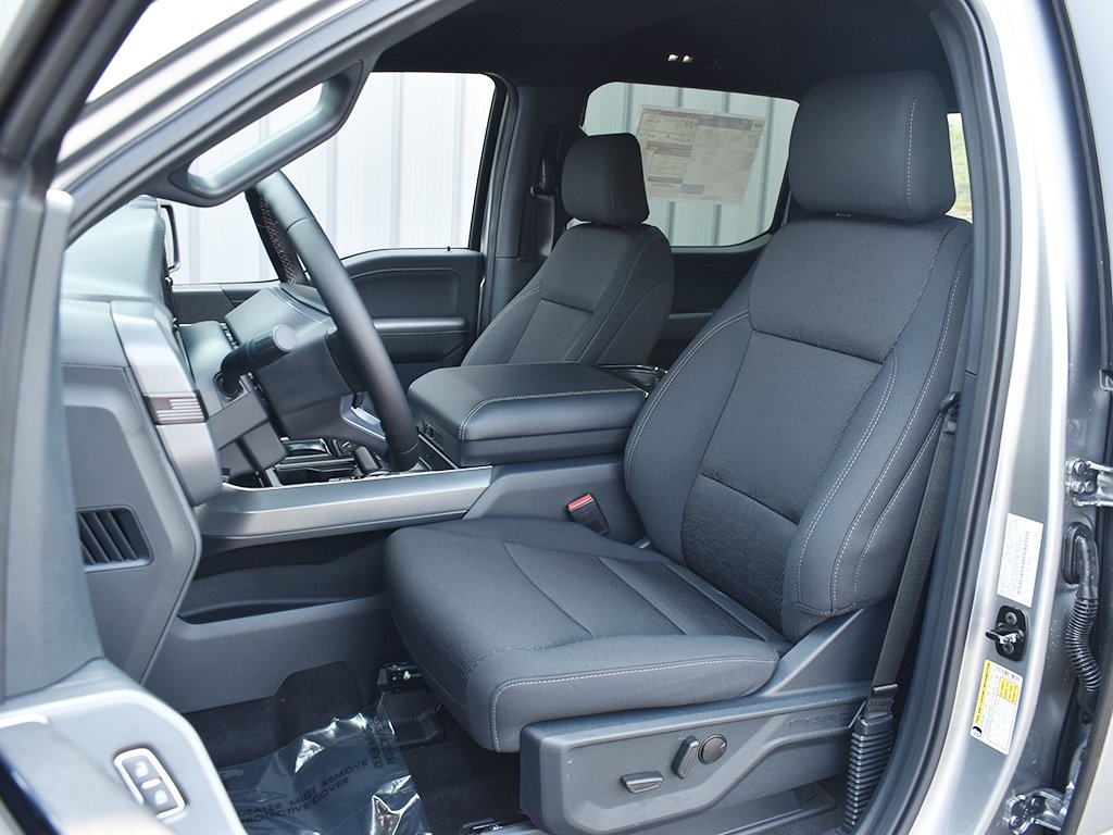 2025 Ford F-150 XLT photo 3