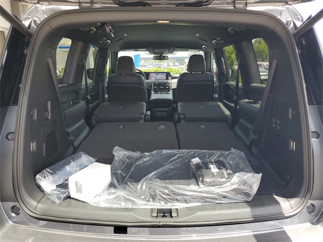 2025 Nissan Armada SL photo 5