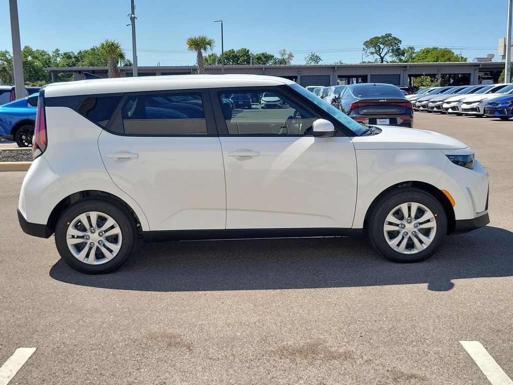 2025 Kia Soul LX S photo 2